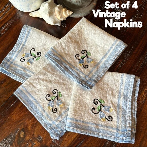 Set of 4 Vintage Napkins-White/Blue Embroidery Detail-Nubby Cotton - Picture 1 of 13